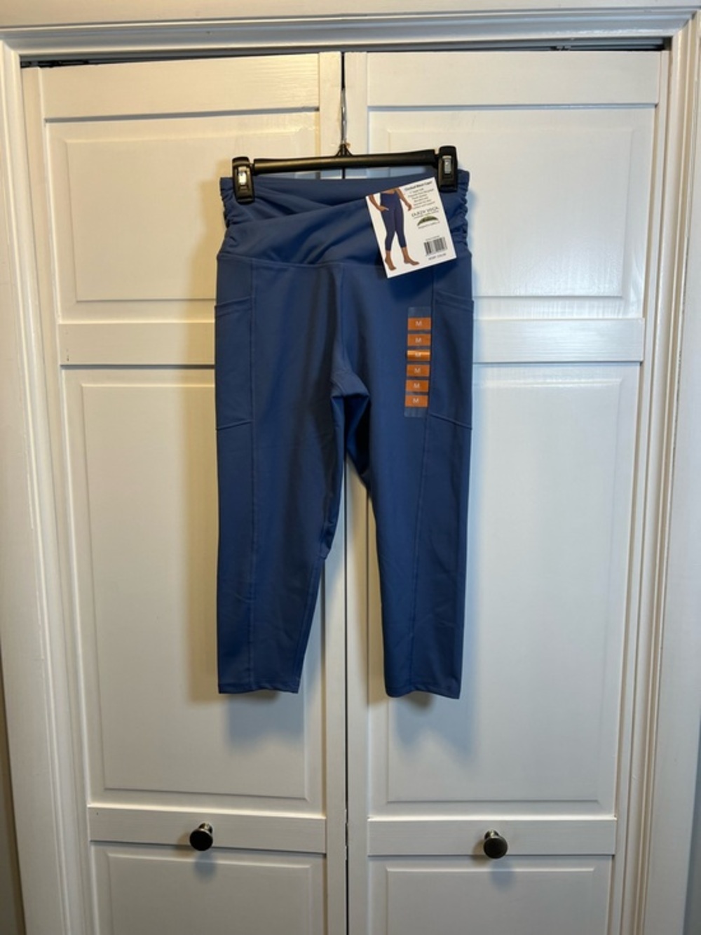 NWT Earth Yoga Cinched Waist Capri Leggings with Side Pockets  Women’s medium